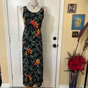 Putumayo dress. Made in India.  floral long dress. Small. With ties at the back.